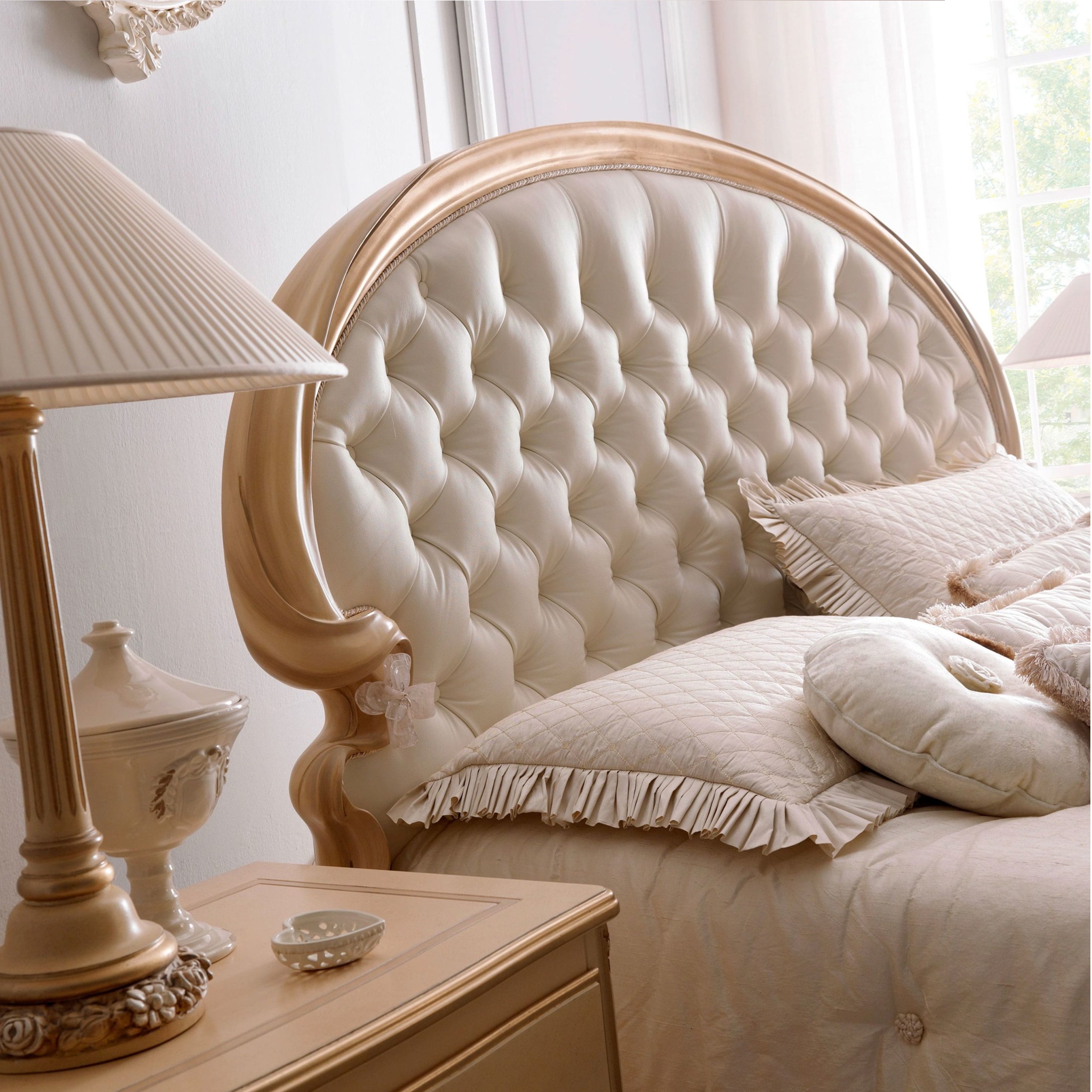 Royal Craft Furniture Classic Italian Hand Carved Chandigarh Premium Luxury Bed for Villas - Image 4