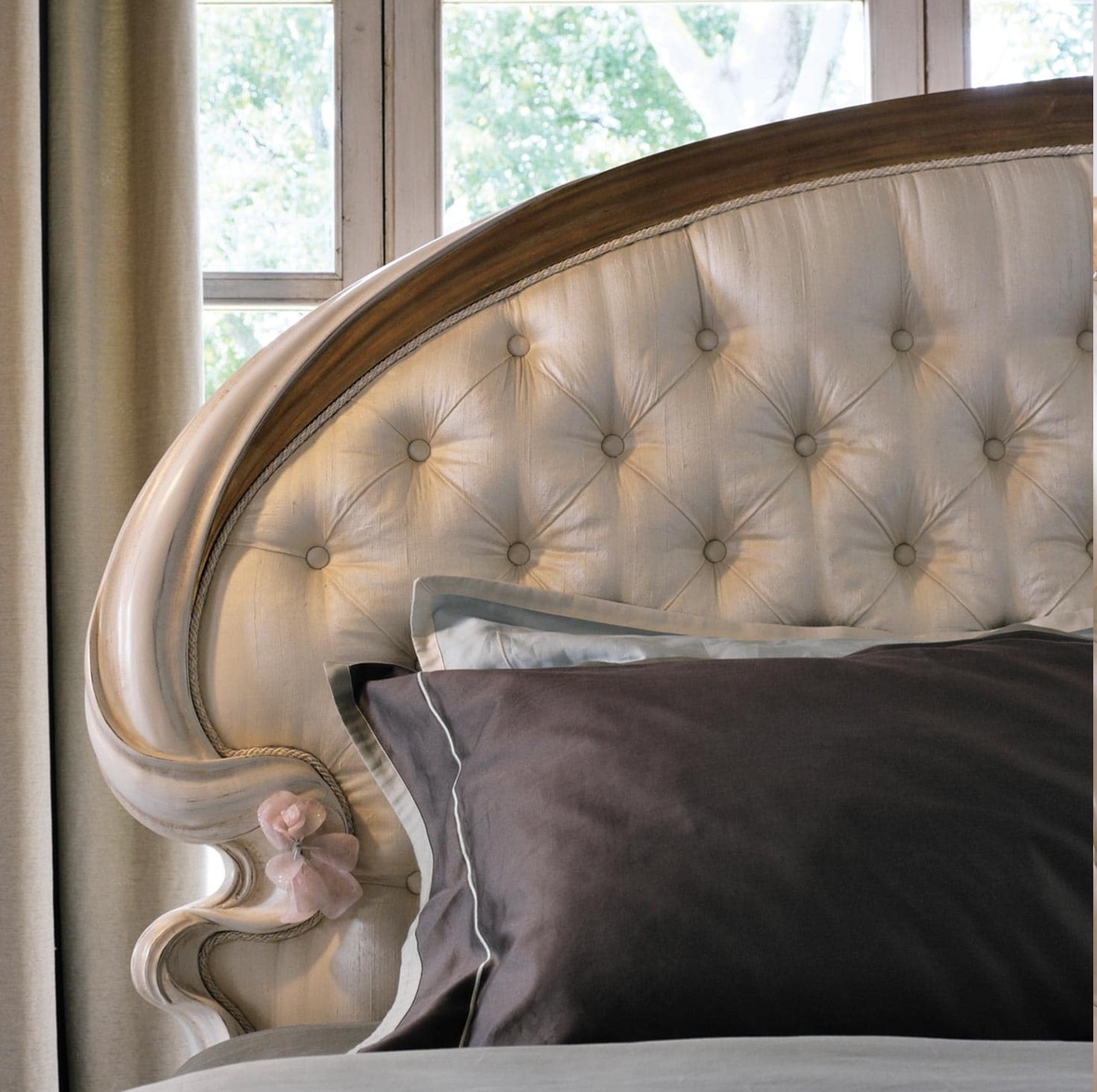 Royal Craft Furniture Classic Italian Hand Carved Chandigarh Premium Luxury Bed for Villas - Image 3