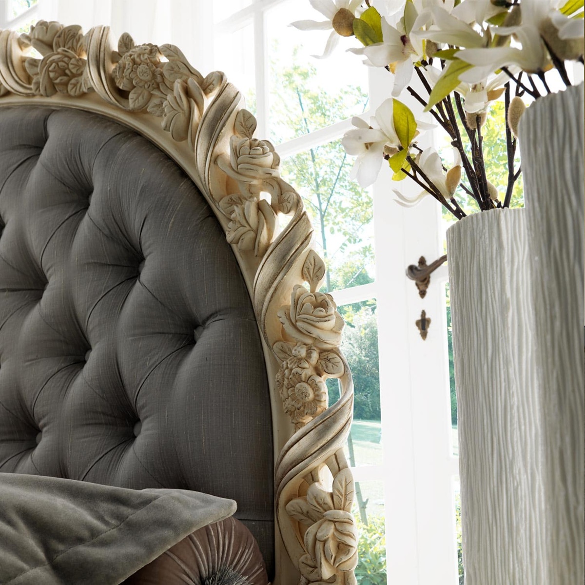 Royal Craft Furniture Luxury Hand Carved Mumbai High End Classic Italian Bed for Villa - Image 2