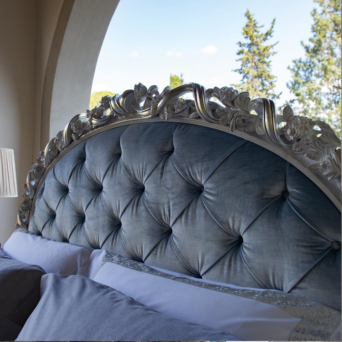 Royal Craft Furniture Luxury Hand Carved Mumbai High End Classic Italian Bed for Villa - Image 3
