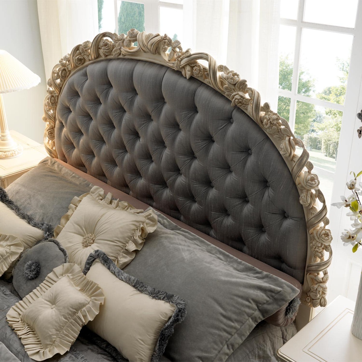 Royal Craft Furniture Luxury Hand Carved Mumbai High End Classic Italian Bed for Villa - Image 4